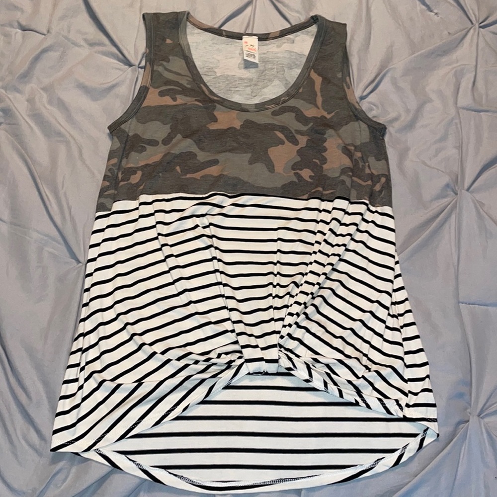 NWOT- 7th Ray- size small- camo/black white striped. Twist front top